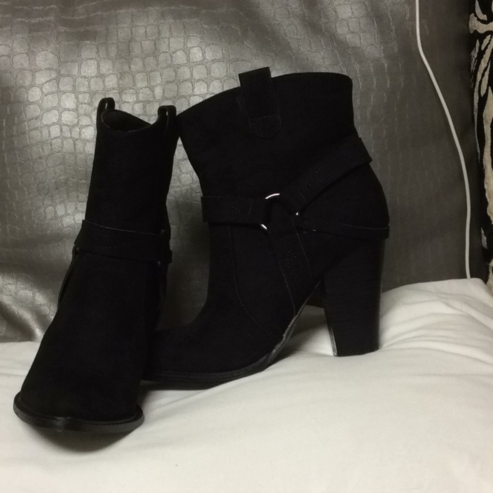 *SOLD* Women’s booties BRAND NEW!